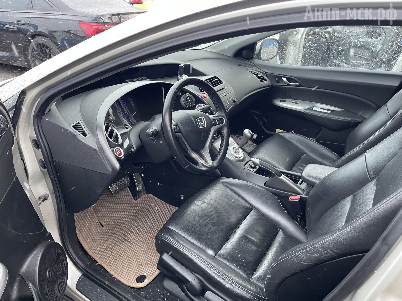 Робот-PJD4-Honda-Civic-5d-салон-