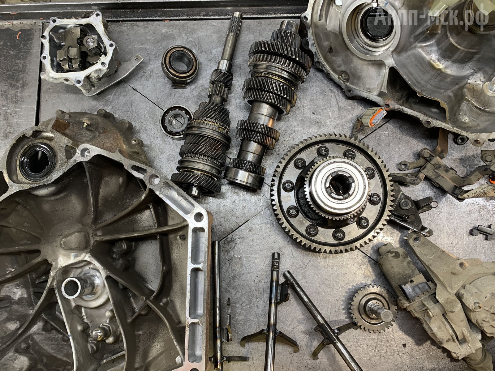 Робот-PJD4-Honda-Civic-5d-стол