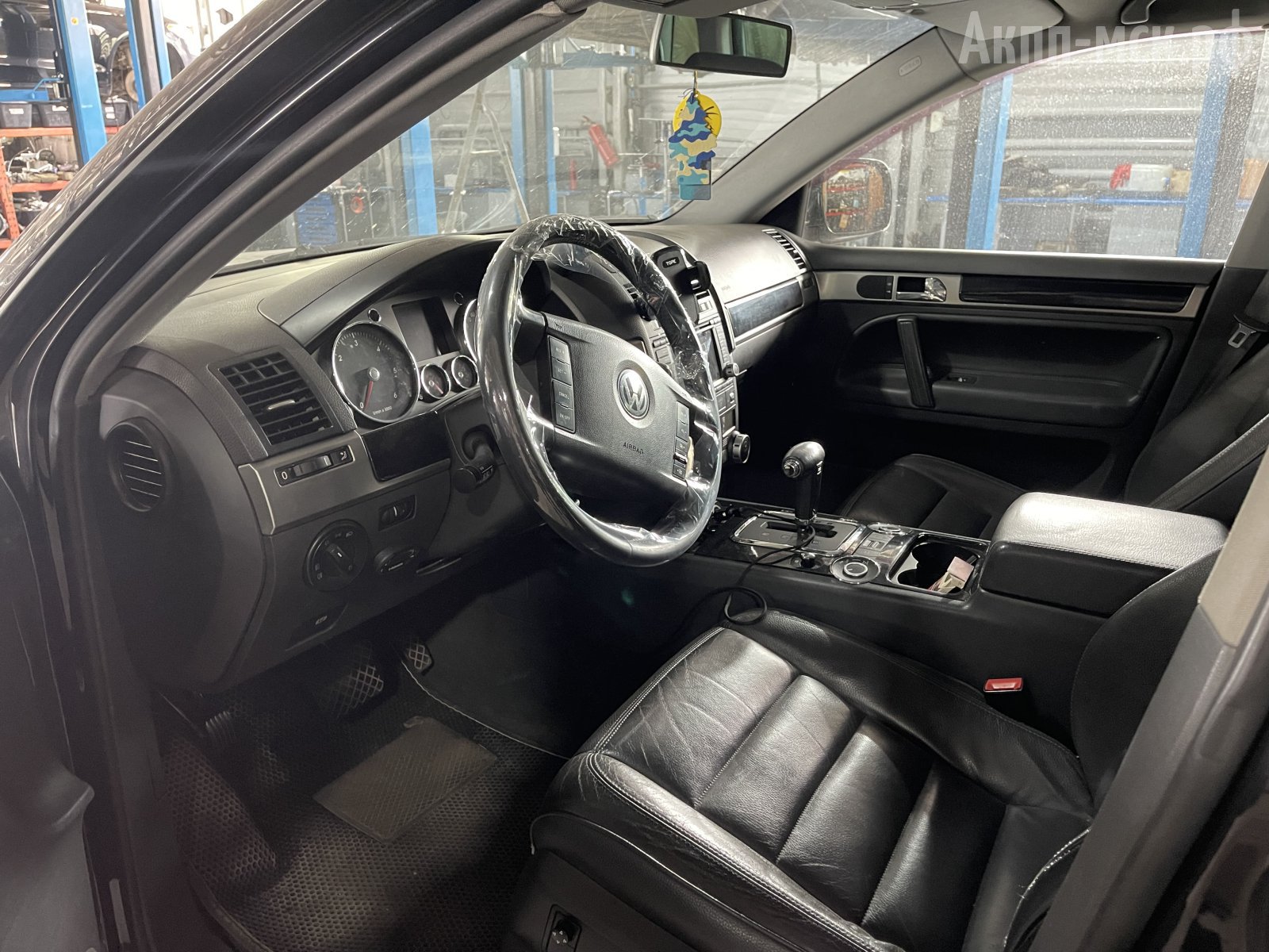 09D-VW-Touareg-салон2