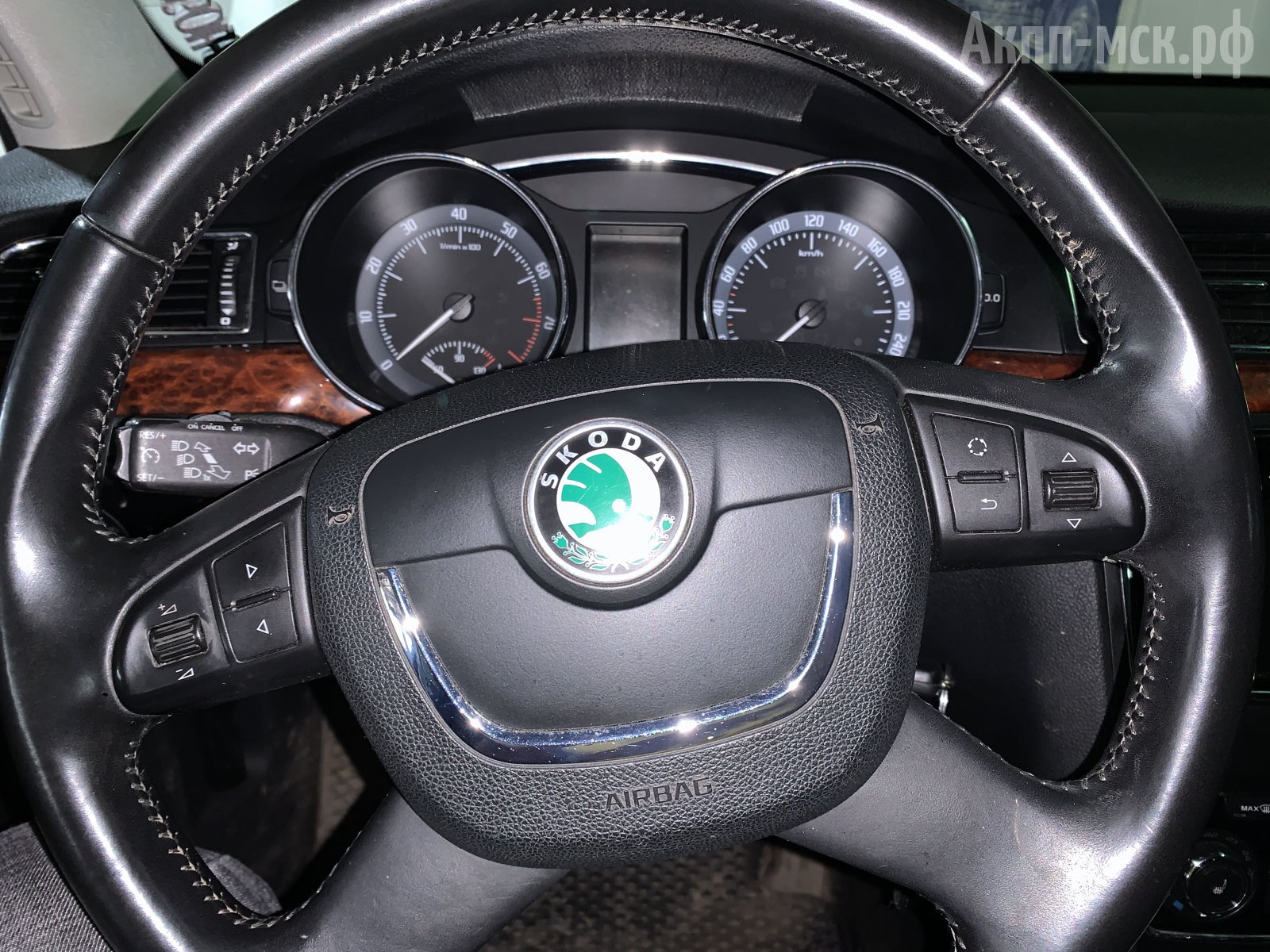 09G-Skoda-Superb-руль