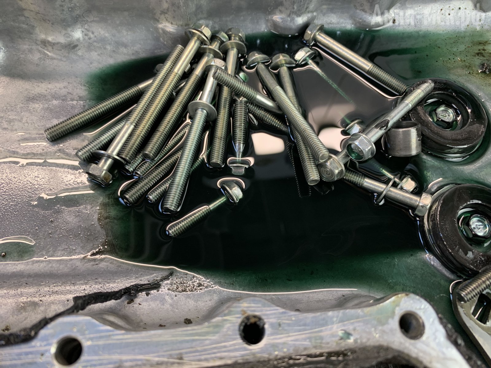 JF010E-Nissan-Teana-V6-масло-в-поддоне