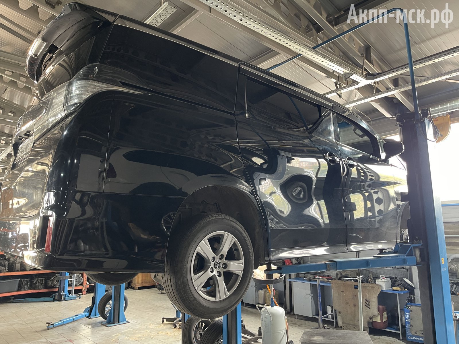 K114F-Toyota-Vellfire-кузов-зад