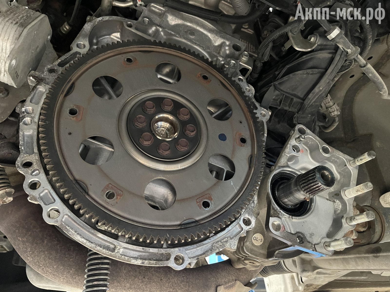 K114F-Toyota-Vellfire-под-капотом