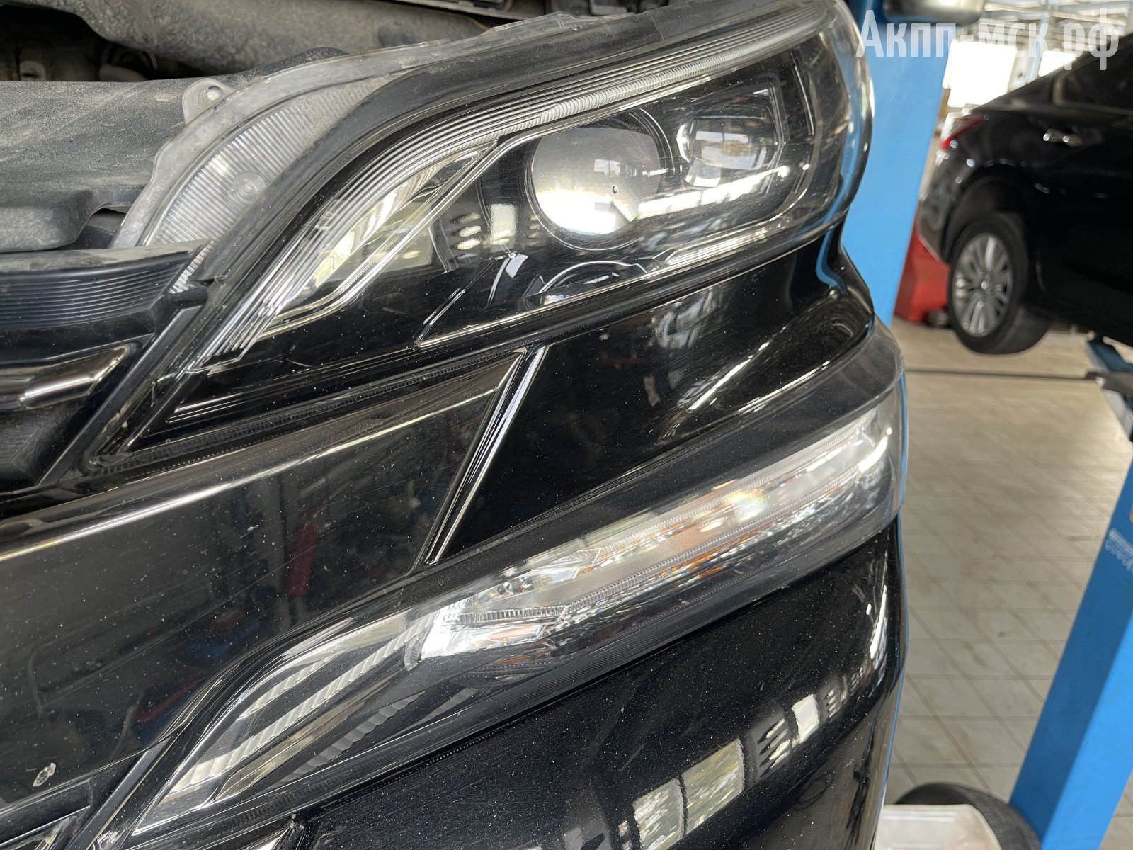 K114F-Toyota-Vellfire-фарар