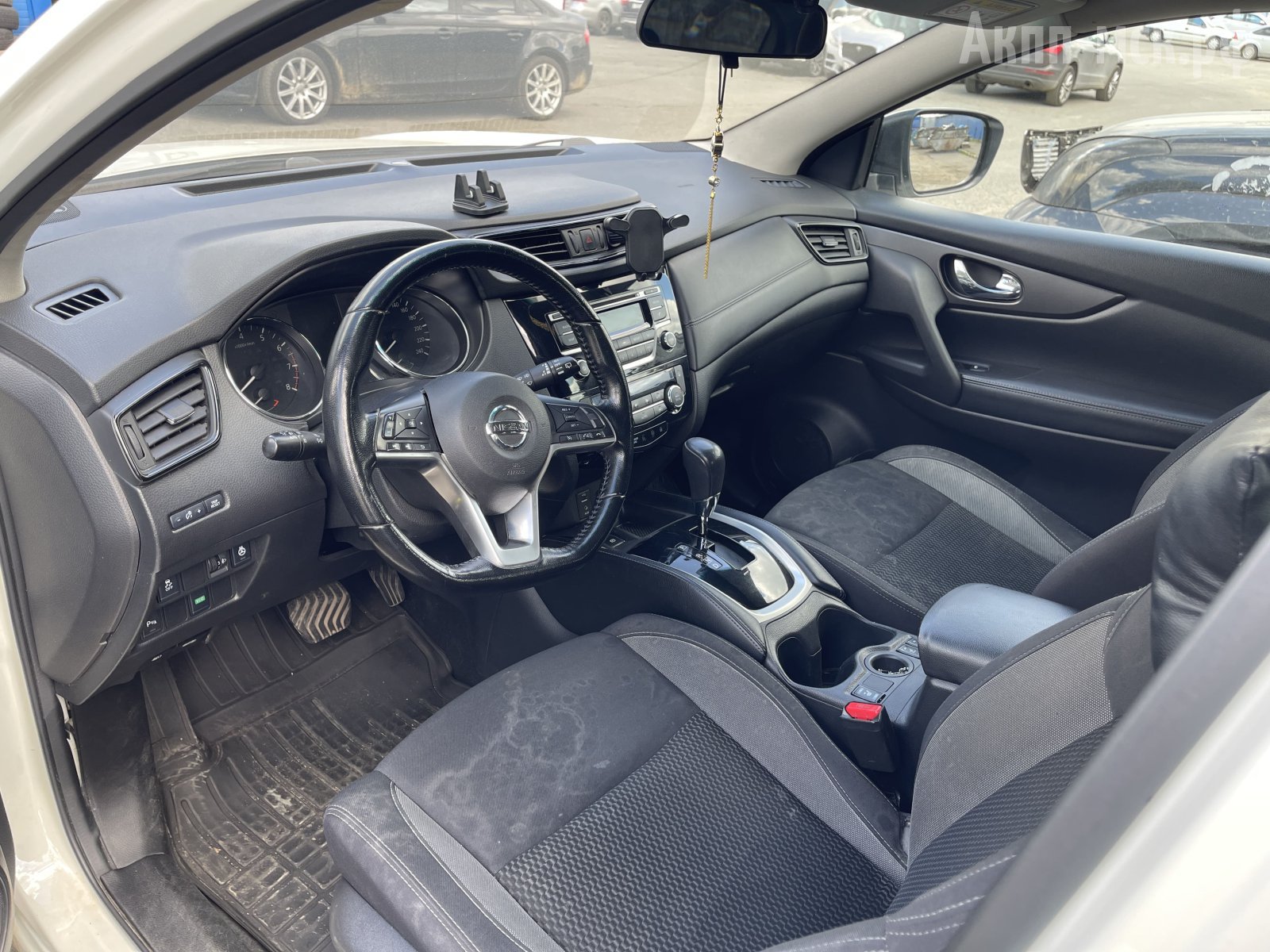 Nissan-Qashqai-JF016E-салон-улица
