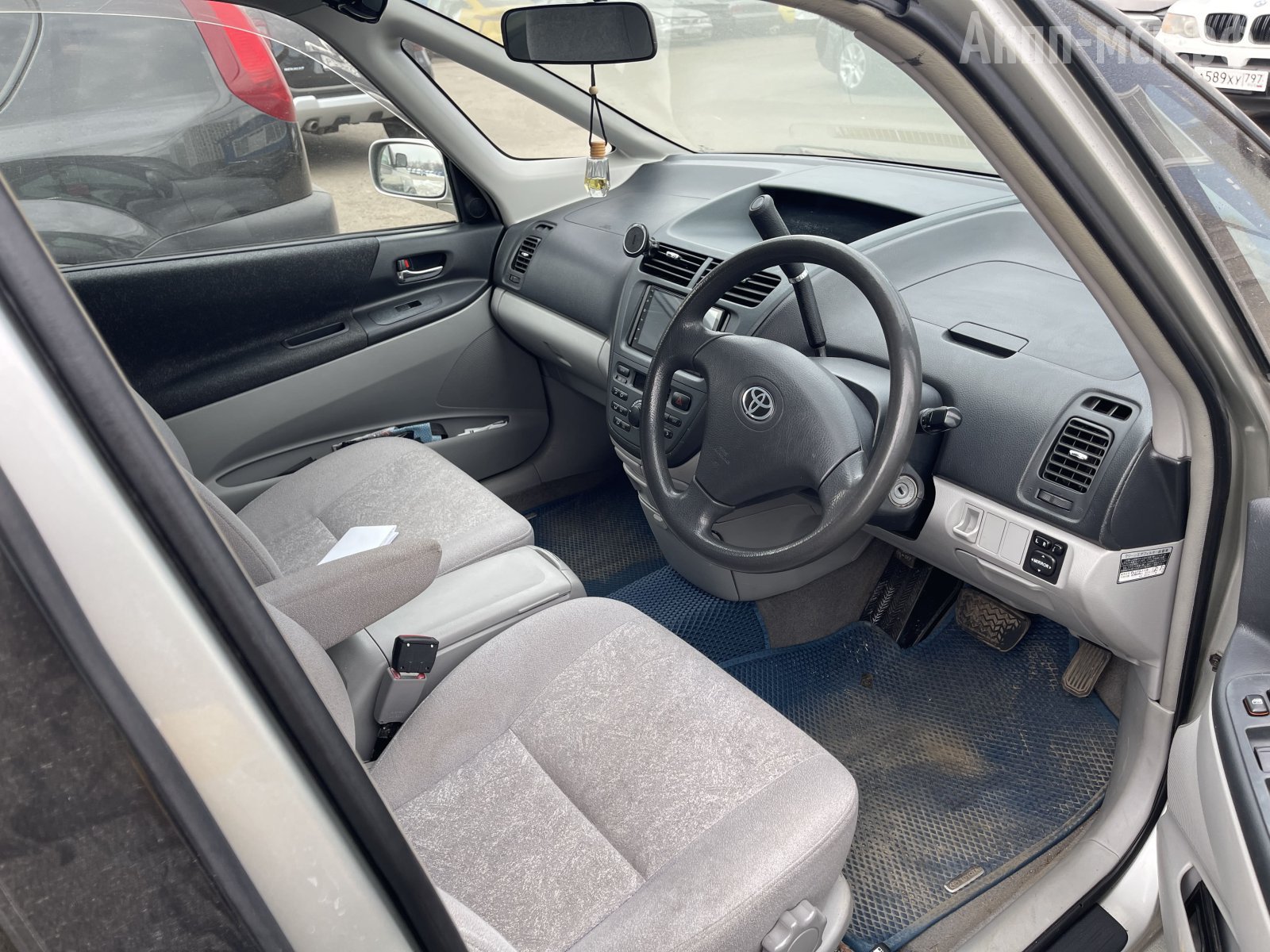 U341F-Toyota-Opa-салон